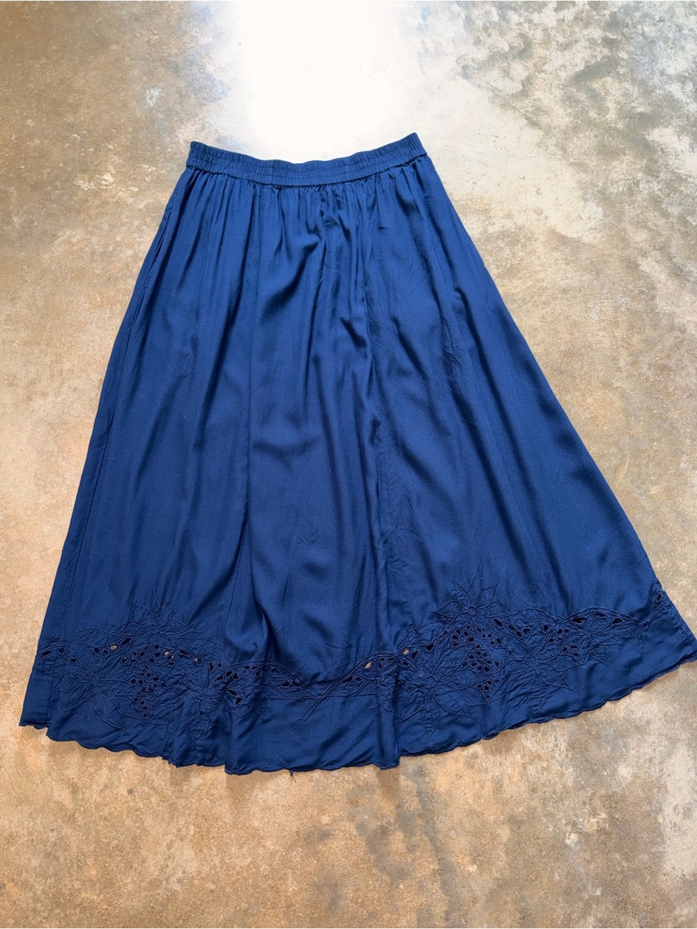 Women's Navy Blue Maxi Skirt with Eyelet Detailed Hem L Vintage Quality